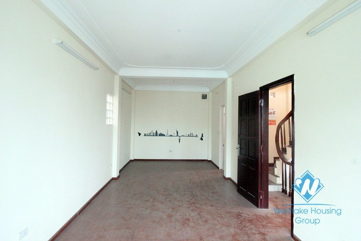 6th floor house for lease in Doi Can, Ba Dinh district.